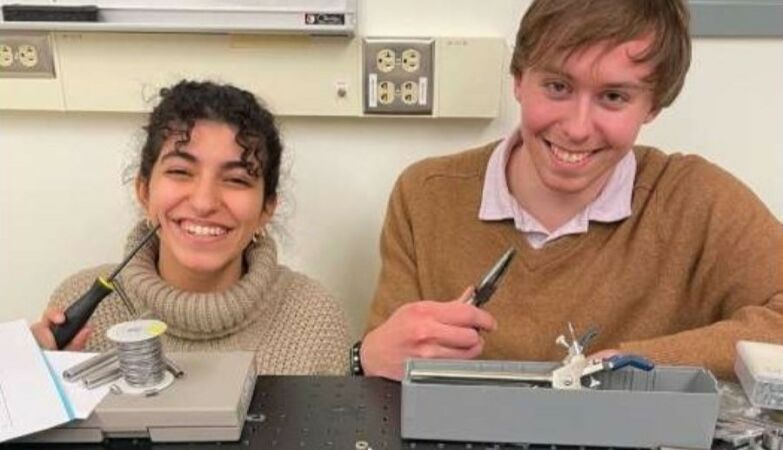 New spring-powered computer works without electricity