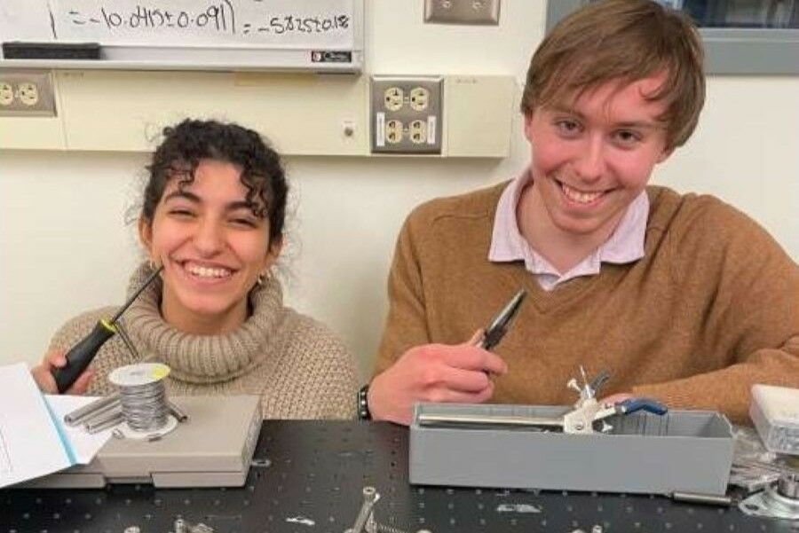 New spring-powered computer works without electricity