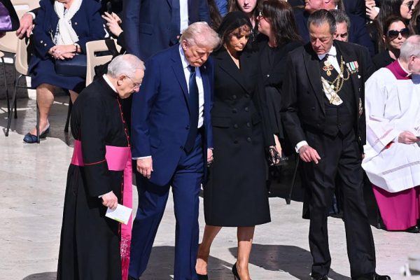 Conservative Christians in the US agree after AI images of Trump as Jesus and the Pope: "A serious blasphemy that has no acceptable context"