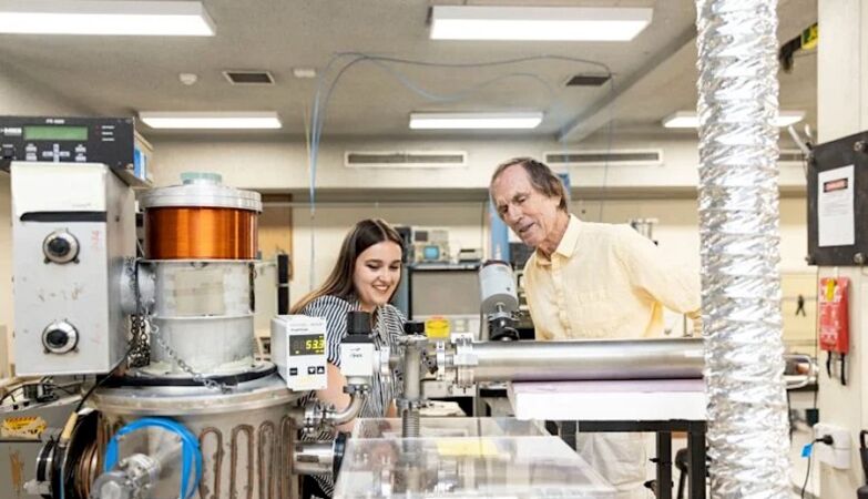 Student recreated the universe in a bottle (and helped reveal how life on Earth began)