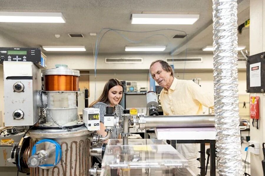 Student recreated the universe in a bottle (and helped reveal how life on Earth began)