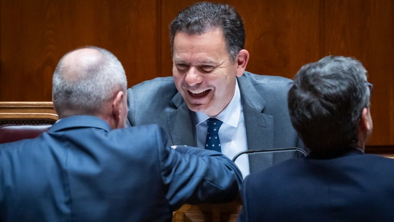 Help for companies, pensions and “the closest” of socialists