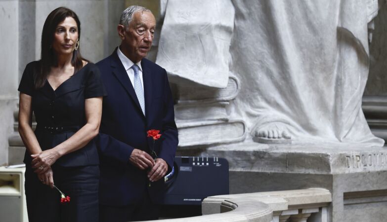 Green or red carnations, black or red dresses. It's April 25th