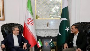 Iran's Foreign Minister leaves Islamabad without waiting for the US delegation