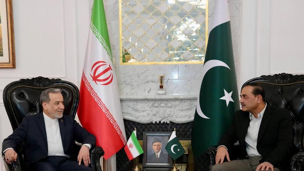 Iran's Foreign Minister leaves Islamabad without waiting for the US delegation