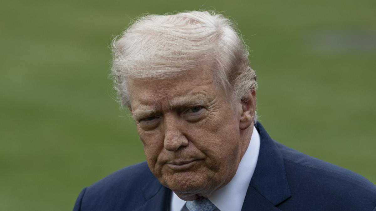 Trump affirms that the US is negotiating with Iran and believes that there are "possibilities" of reaching an agreement this Monday