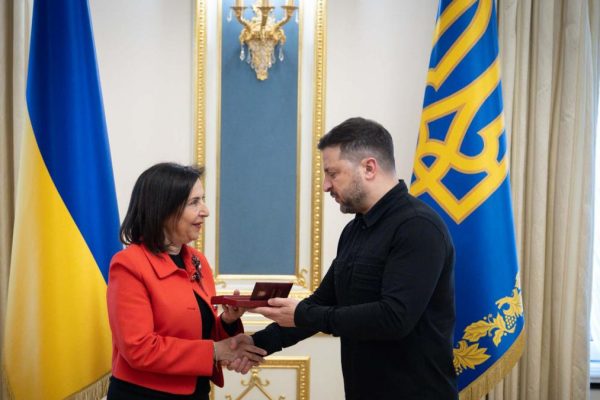 The deep meaning of Zelensky's gift to Robles during his visit to kyiv