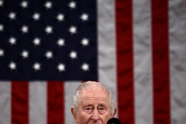 Revenge is served on a cold plate... and at home: Charles III returns it to Trump and gives him a historical review