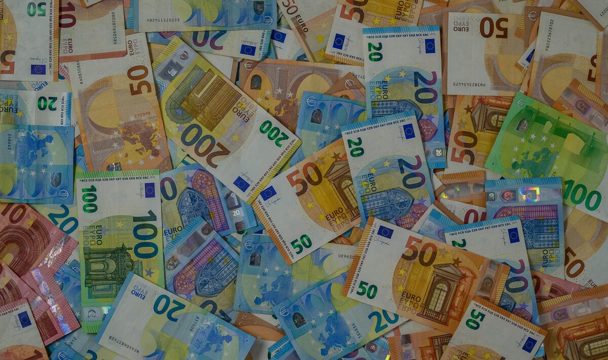Várias notas de euro. Crédito: Freepik