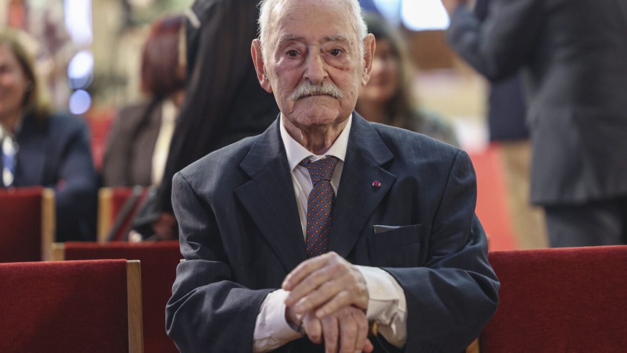 Ruy de Carvalho very moved. “We are the same or worse than when World War II started”