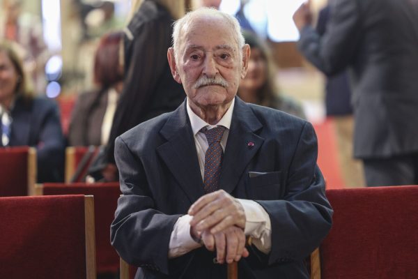 Ruy de Carvalho very moved. “We are the same or worse than when World War II started”