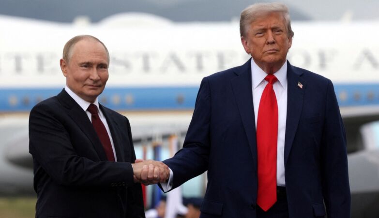 Trump and Putin targets of internal criticism; between “revolt” and “spring of discontent”