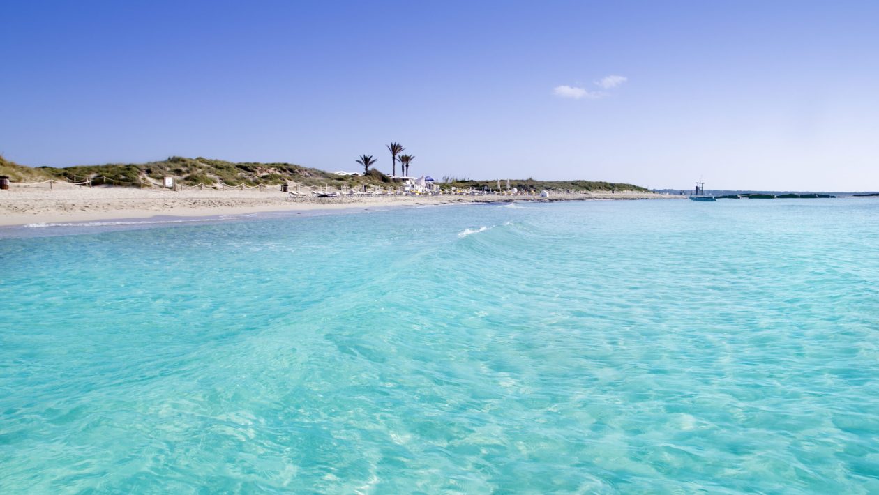 'Peaceful' paradise island is 2 hours from Portugal and has crystal clear beaches with water almost 30 ºC