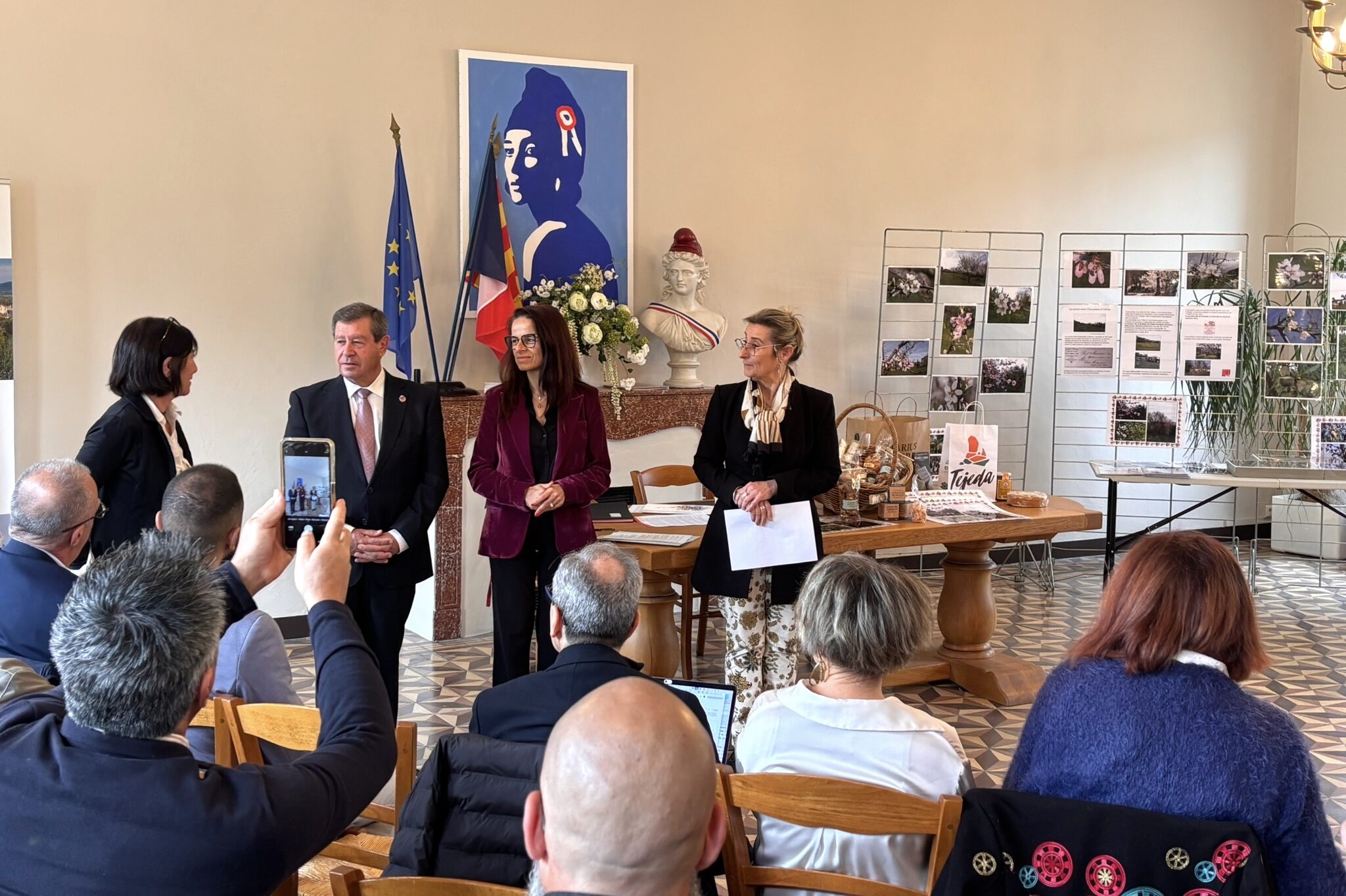 Almond Blossom Festivals promote twinning between Castro Marim and towns in France and Spain