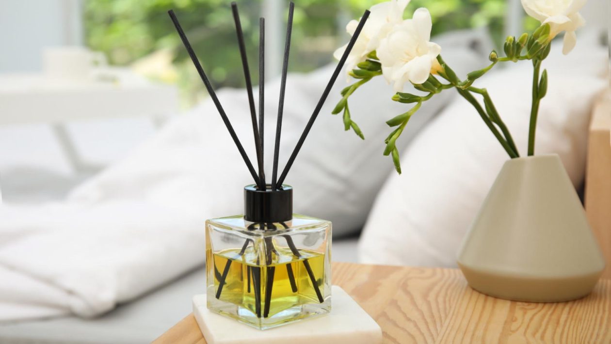 Aromatic fresheners will make your home smell like luxury. Pour 2 teaspoons, put the sticks in a vase and put it in the hall. The appealing scent will spread throughout the entire house. Home fragrance like a diffuser