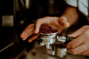 Pre-packaged ground coffee vs. freshly ground beans: a matter of preference or an objective advantage?