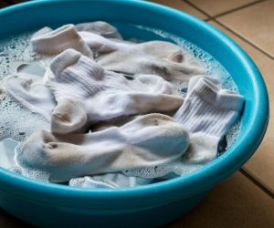 Washing light clothes Dirty socks? Dissolve 4 tablets in water and they will be like new again