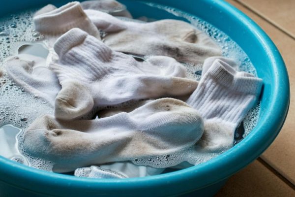 Washing light clothes Dirty socks? Dissolve 4 tablets in water and they will be like new again