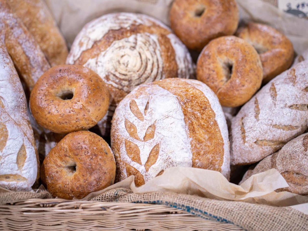 Home remedies A simple trick for freezing bread. After taking it out of the freezer, the bread tastes like straight from the bakery