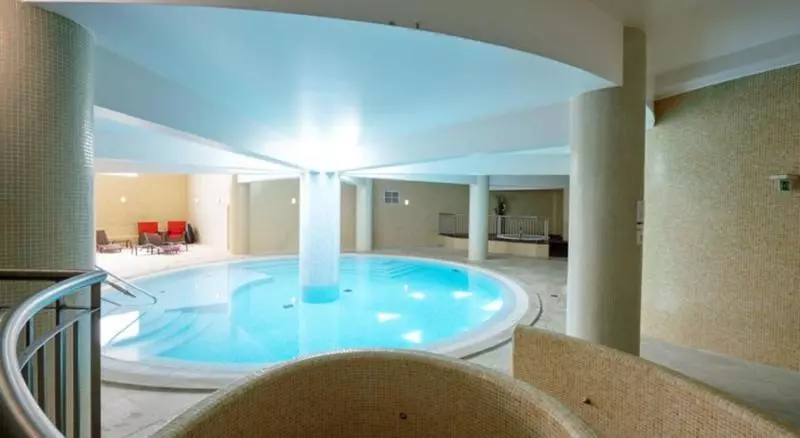 At this 5-star hotel in the Algarve, the stay costs less than €100 and the three meals of the day are 'on the house'