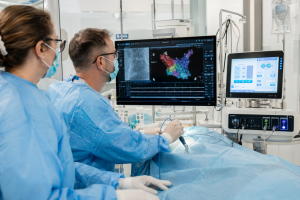 Médicos a realizar tratamento. Crédito: Foto AI