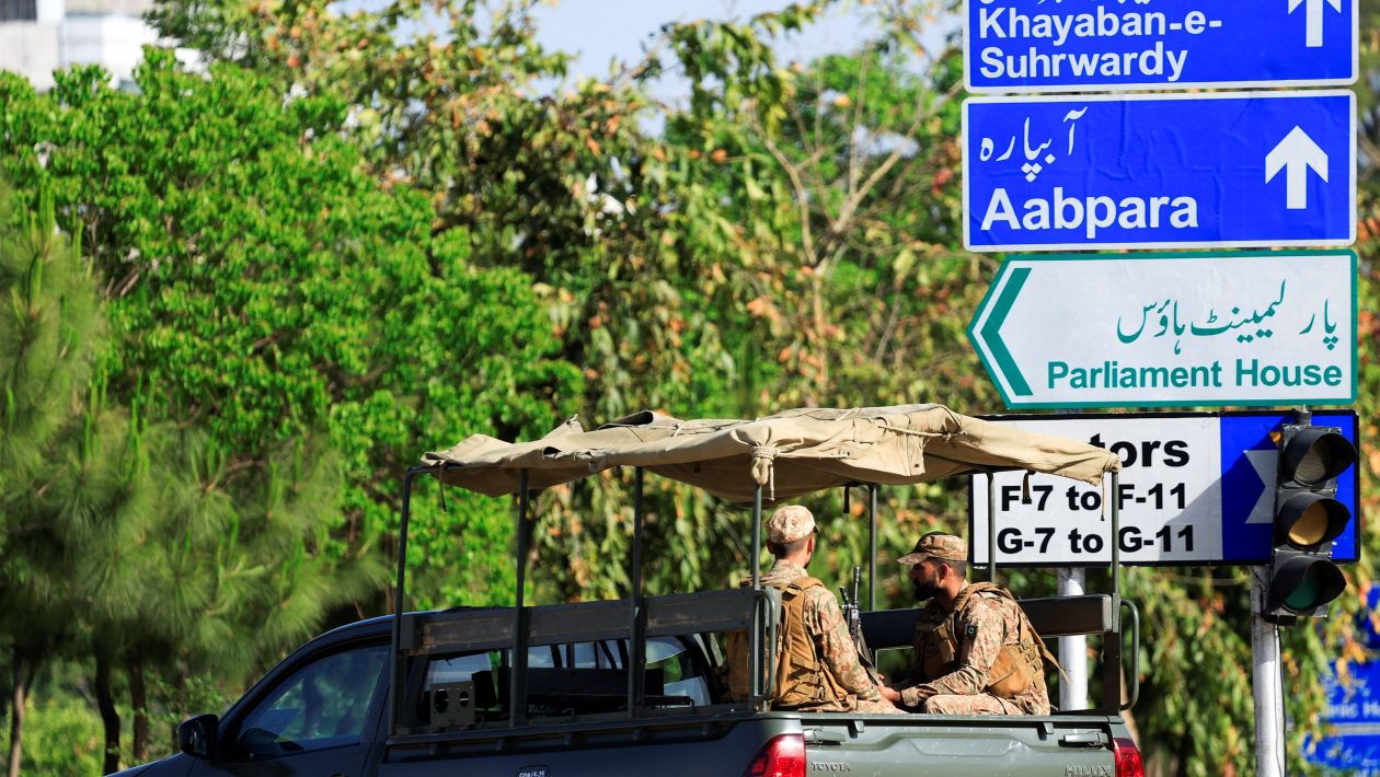 Trump on Iran: US negotiators in Pakistan - "I will tear down every bridge if there is no deal"