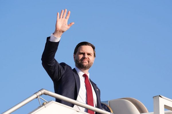 JD Vance and the mystery of Air Force One that does not take off: the White House's doubts shake the last hours of the ceasefire with Iran
