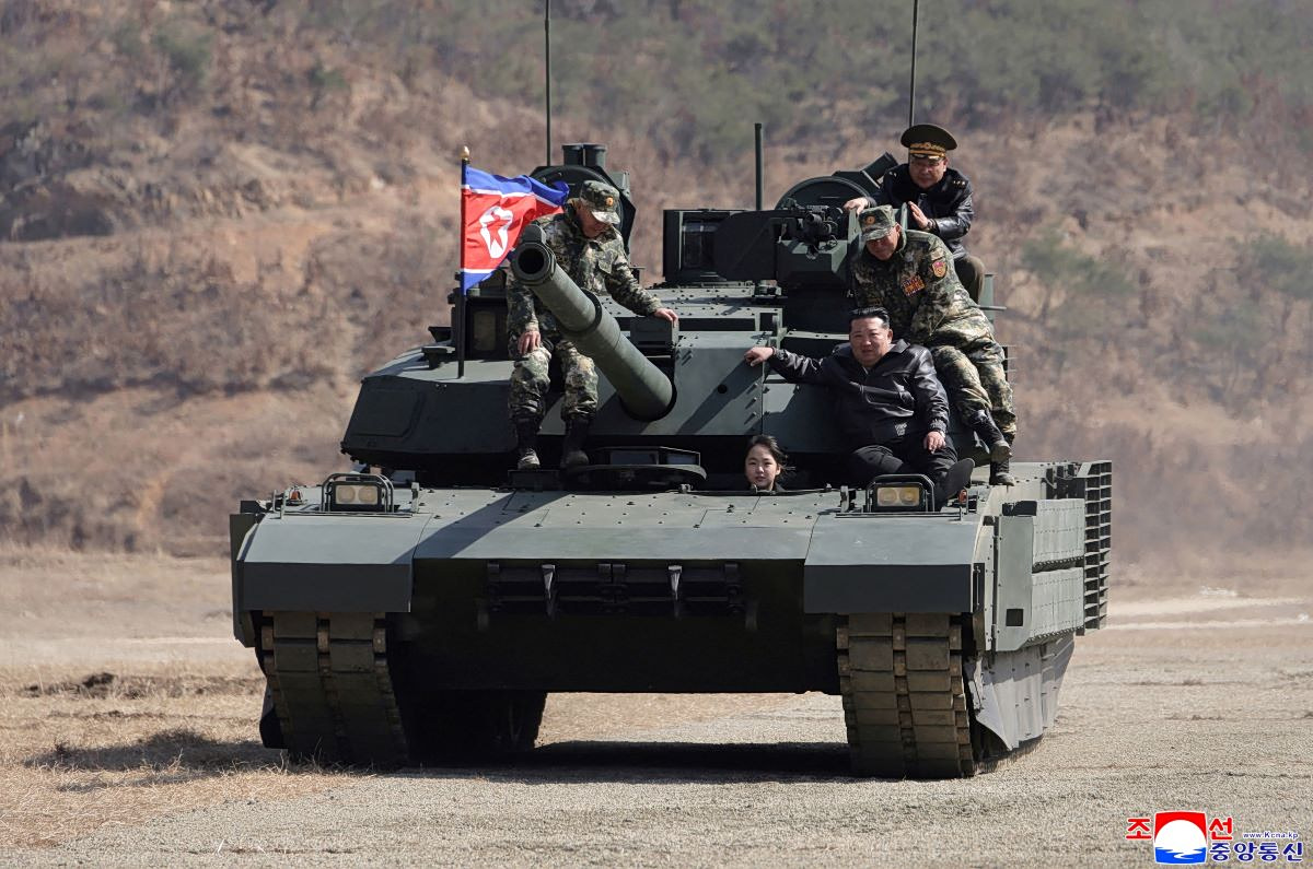 North Korea: Kim Jong Un's daughter in the role of successor? - The photo on the tank