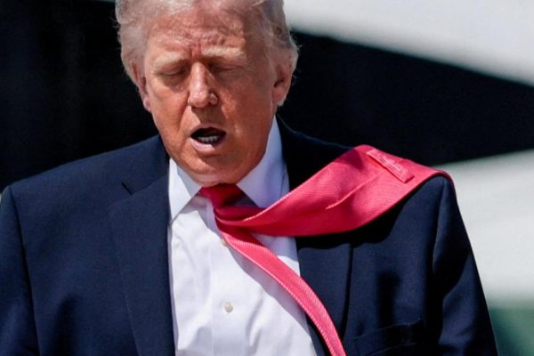 Un día más de TACO en el menú: cuando ganar tiempo es urgente para un Trump que no vence