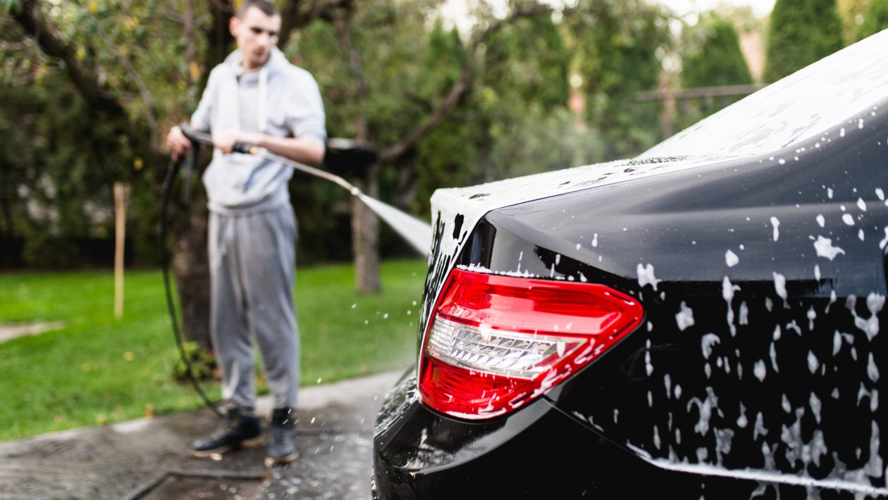 Are you going to wash the car? Fines can reach R$1,000 for those who ignore this simple rule