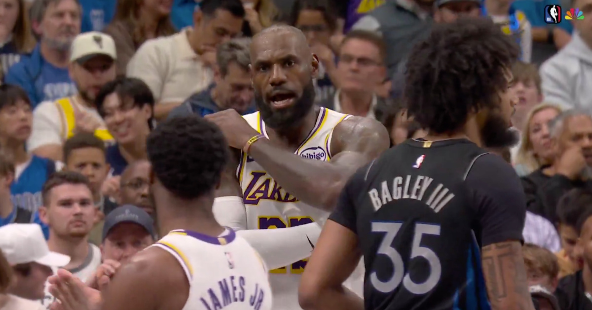 LeBron slaps his son in the middle of the game after a poorly executed pass