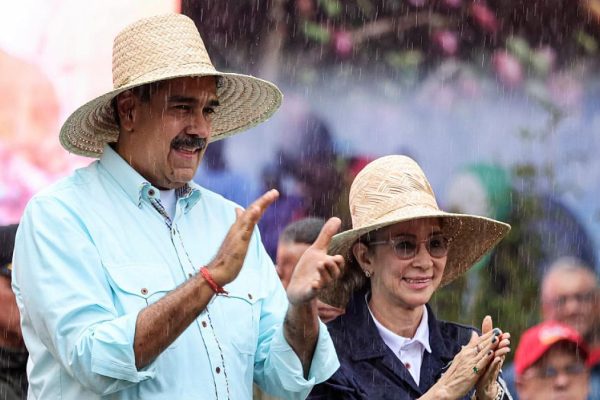 The US allows Venezuela to pay for the defense of Maduro and his wife