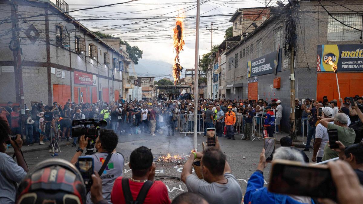 They burn a Trump doll in the middle of Holy Week in Venezuela and the message it carried does not go unnoticed