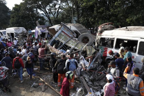 At least fourteen dead and nearly 40 injured in a bomb attack in Colombia