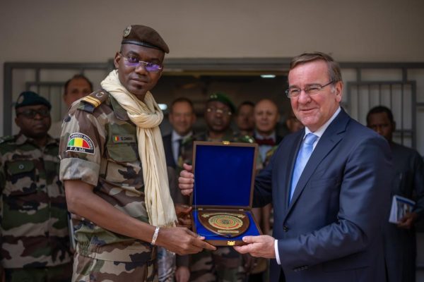 Mali's Defense Minister dies after a brutal car bomb attack: he repelled the attack before dying