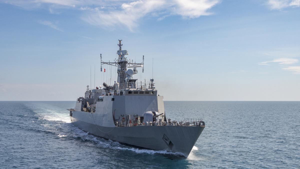 Trump announces the capture of an Iranian ship in the Gulf of Oman after trying to break the US naval blockade