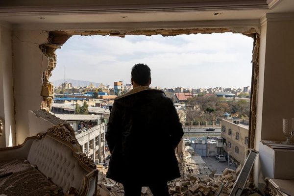 The ceasefire between Israel and Lebanon comes into force... after hours of bombings and last-minute attacks