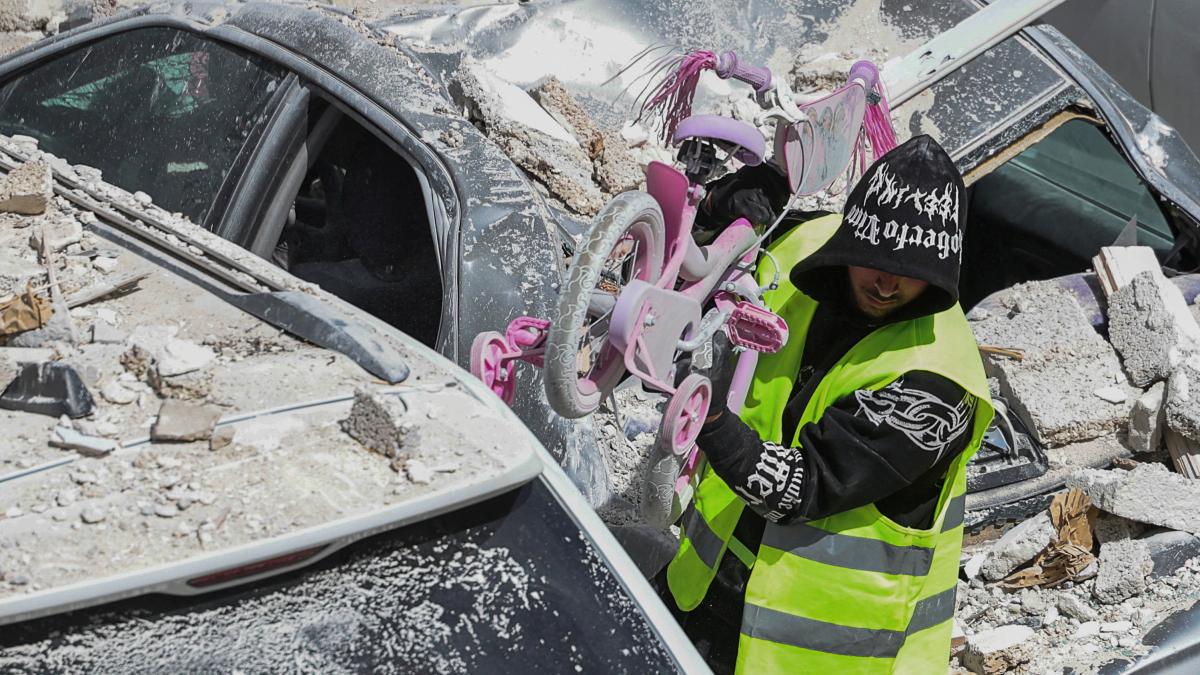 Dim hopes for US-Iran deal before Trump deadline