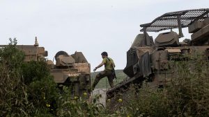 Motorcycles, televisions and sofas: this is how Israeli soldiers loot the towns of Lebanon