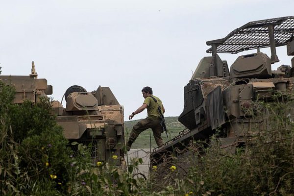 Motorcycles, televisions and sofas: this is how Israeli soldiers loot the towns of Lebanon