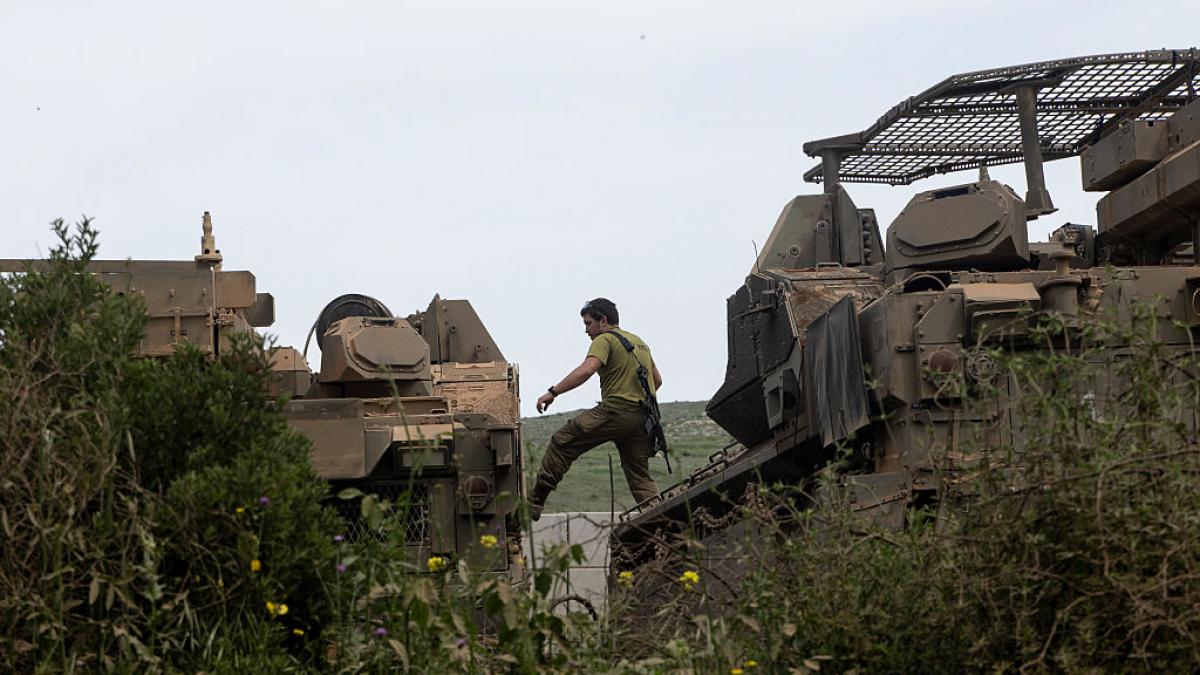 Motorcycles, televisions and sofas: this is how Israeli soldiers loot the towns of Lebanon