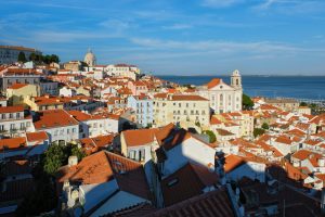 Goodbye people: one of the most popular neighborhoods in Portugal went from 20,000 to less than 1,500 inhabitants and this is why