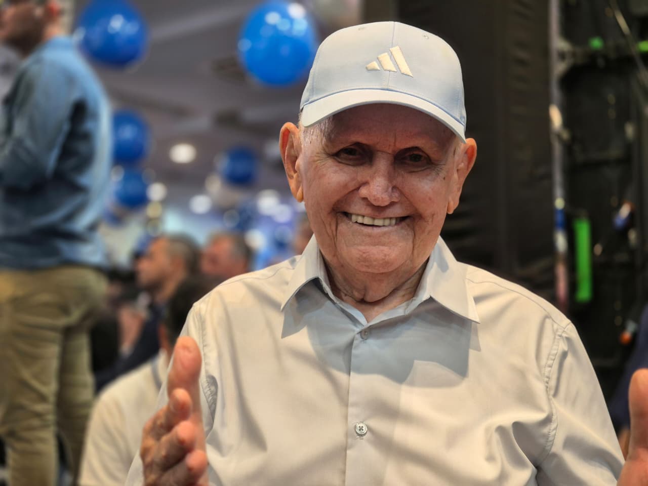 Orgulho: Pai de Alysson Bestene se emociona ao ver filho prestes a assumir a prefeitura*