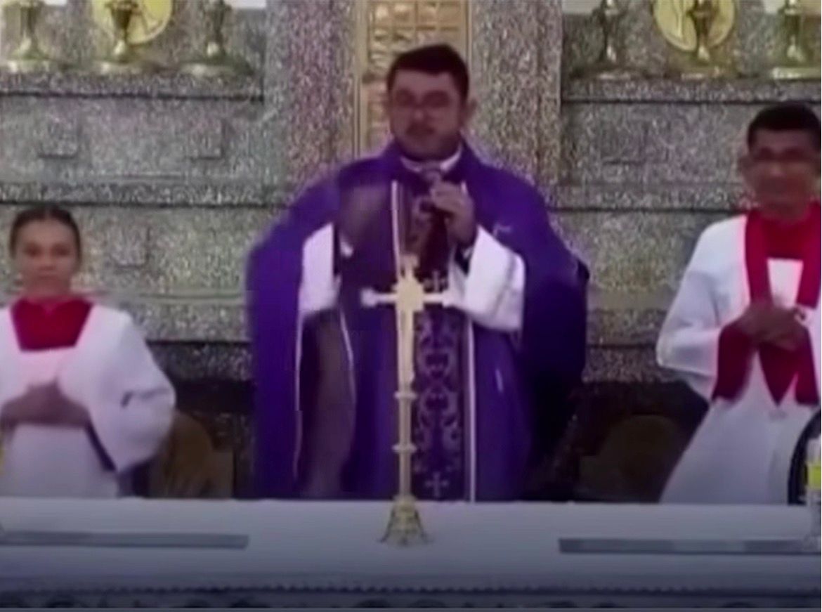 Padre gera polêmica ao afirmar que igreja não é lugar para animais