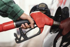Fuel is 12 cents cheaper in hypermarkets (and the difference is increasing)