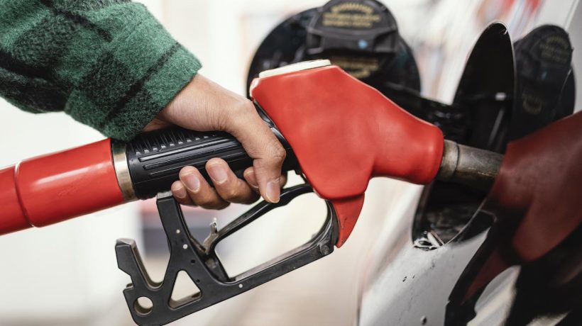 Fuel is 12 cents cheaper in hypermarkets (and the difference is increasing)
