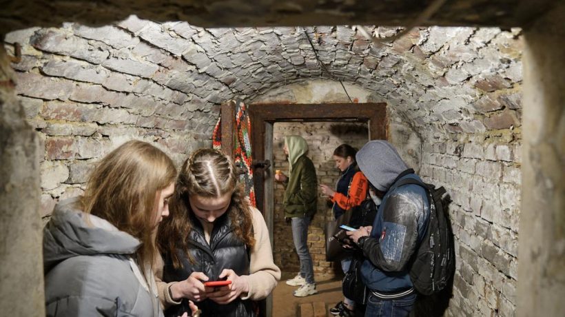 The fear of a "desperate" Putin unleashes European defensive desires: nuclear umbrellas, bunkers and defenses against drones hacked by Russia