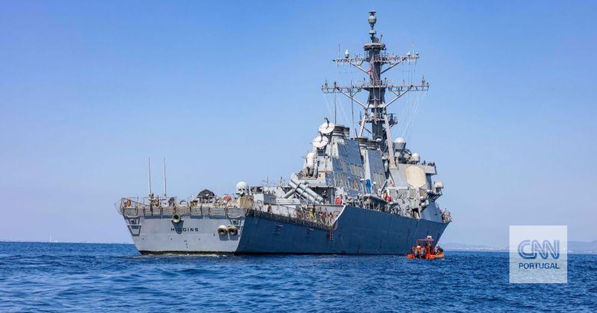 US warship remains "defenseless, blind and immobile" for several hours in the Indo-Pacific