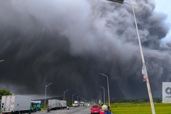 Mayon volcano activity in the Philippines forces the removal of 300 families