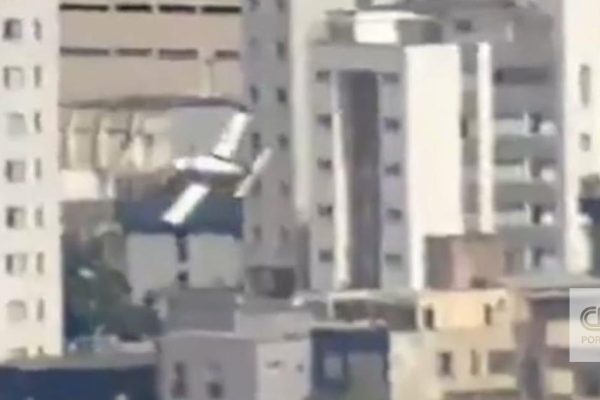 Light aircraft crashes into building in Belo Horizonte